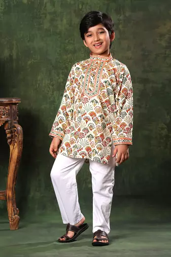 Geometric Print Kurta And Pyjama Set