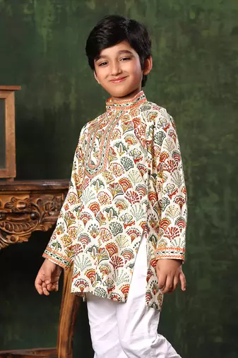 Geometric Print Kurta And Pyjama Set