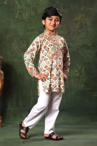 Geometric Print Kurta And Pyjama Set