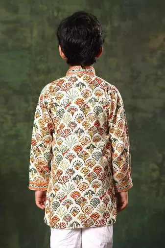 Geometric Print Kurta And Pyjama Set