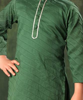 Green Kurta And Pyjama Co-Ord Set 5