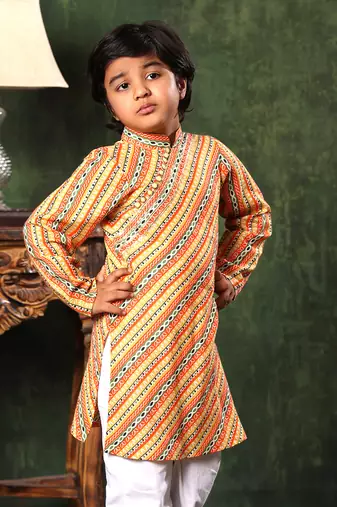 Linear Print Kurta And White Pyjama Set