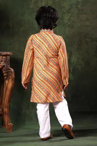 Linear Print Kurta And White Pyjama Set