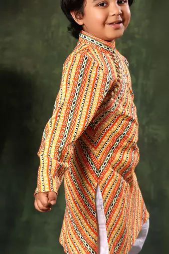 Linear Print Kurta And White Pyjama Set