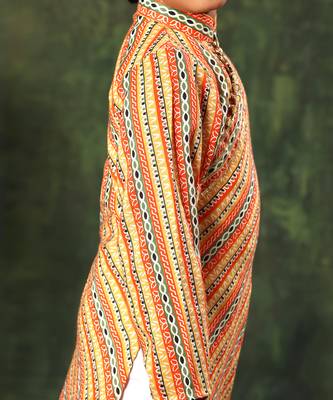 Linear Print Kurta And White Pyjama Set 5