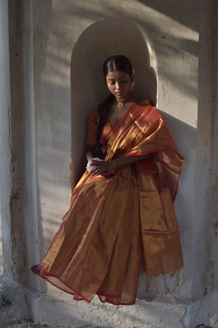 Huts And Looms Red & Copper Gold Handloom Tissue Saree