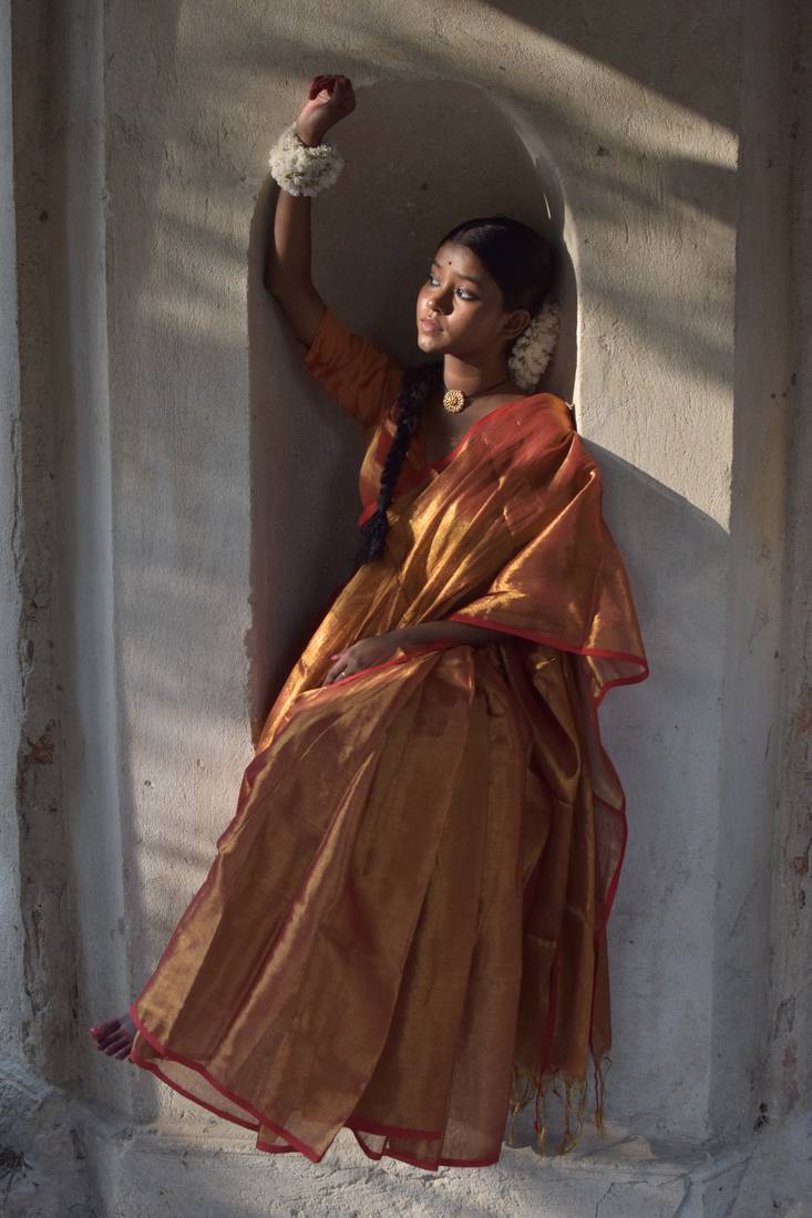 Huts And Looms Red & Copper Gold Handloom Tissue Saree