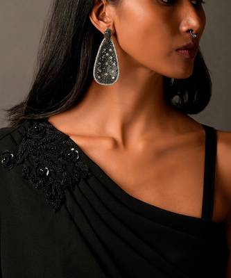Embroidery On One Shoulder Black Draped Dress 2