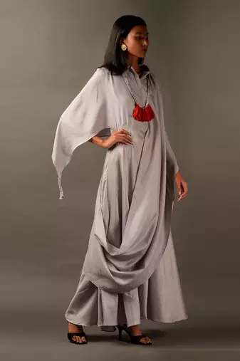Light Grey Long Collar Dress With Pointed Sleeves
