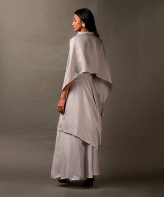 Light Grey Long Collar Dress With Pointed Sleeves 4