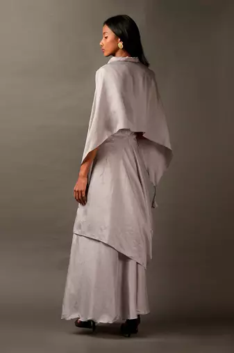 Light Grey Long Collar Dress With Pointed Sleeves