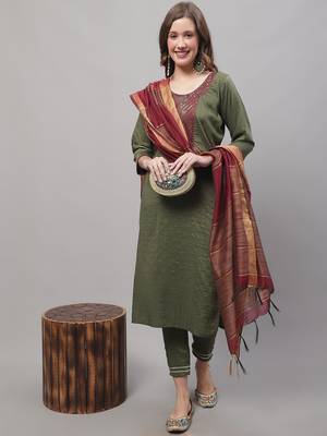 Mehendi embroidered silk blend Kurta Pant With Dupatta 1