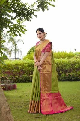 Green Kanchipuram Silk Zari Woven Saree with Blouse 3