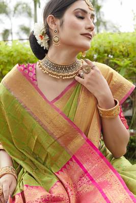 Green Kanchipuram Silk Zari Woven Saree with Blouse 5