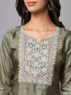 Mehendi embroidered chanderi silk Kurta Pant With Dupatta 2