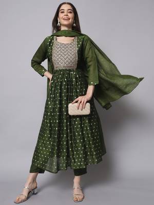 Mehendi embroidered chanderi silk Kurta Pant With Dupatta 1