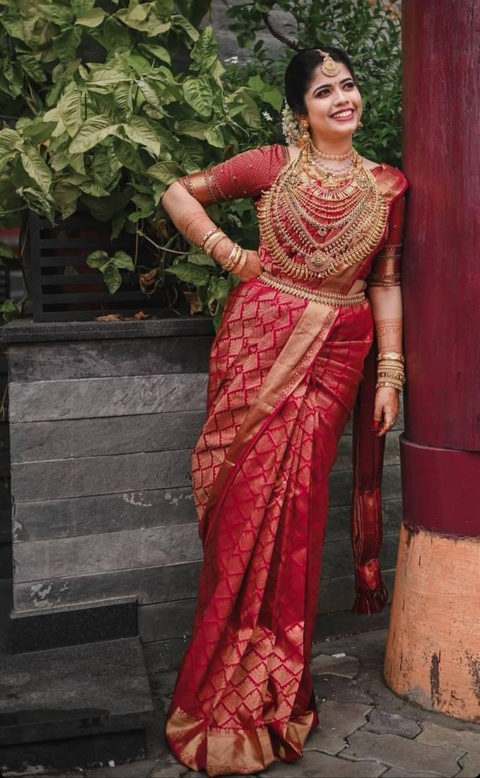 RED BEAUTIFUL BRIDAL SAREE 
