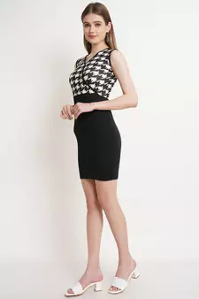 Popwings Women Black & White Sleeveless Printed Knee Length Bodycon Dress