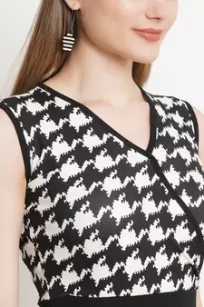 Popwings Women Black & White Sleeveless Printed Knee Length Bodycon Dress