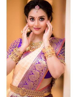 golden silk saree with jacquard and hand woven work 3