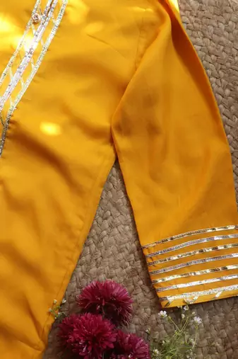 Manjal Unisex Suit For Little Kids
