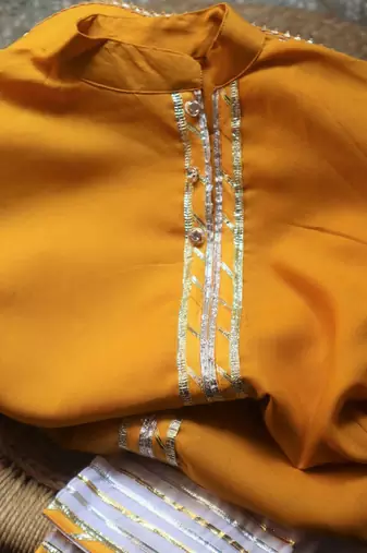 Manjal Unisex Suit For Little Kids
