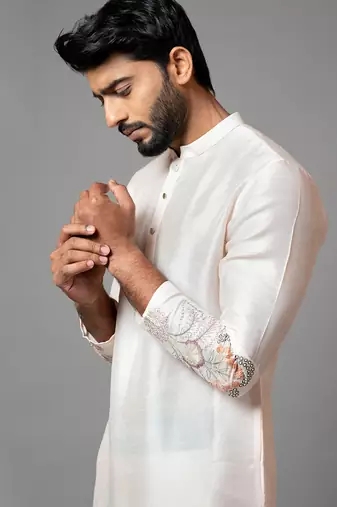 Plain Kurta With Minimal Floral Embroidery On Sleeves