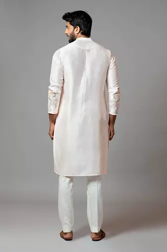 Plain Kurta With Minimal Floral Embroidery On Sleeves