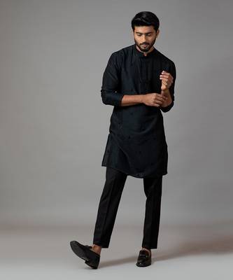 Kurta with bullion leaf embroidery comes with a pasted pant pajama 2