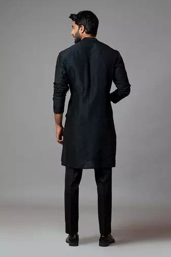 Kurta with bullion leaf embroidery comes with a pasted pant pajama