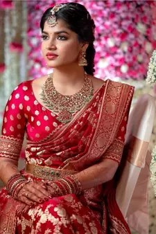 RED BEAUTIFUL BRIDAL SAREE 