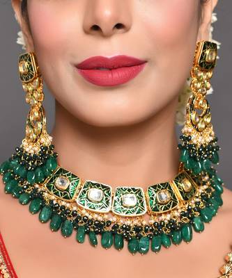 Green Gold Tone Kundan Enameled Necklace And Earrings With Maangtikka 3