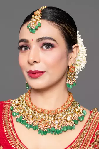 Green Red Gold Toned Handcrafted Kundan Necklace With Matching Earrings & Maangtikka