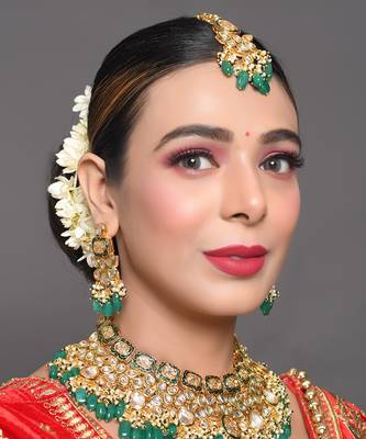 Green Gold Tone Kundan Enameled Necklace And Earrings With Maangtikka 4