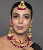 Kundan Inspired Mahroon Enameled Necklace And Earrings With Maangtikka