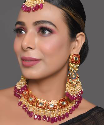 Kundan Inspired Mahroon Enameled Necklace And Earrings With Maangtikka 3