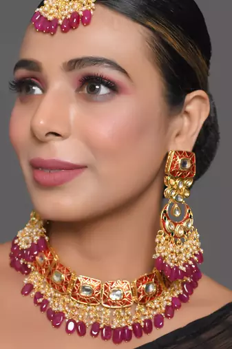 Kundan Inspired Mahroon Enameled Necklace And Earrings With Maangtikka