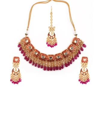 Kundan Inspired Mahroon Enameled Necklace And Earrings With Maangtikka 4