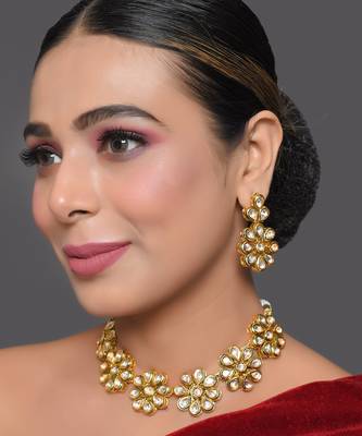 Handcafted Floral Kundan Necklace With Earrings 3