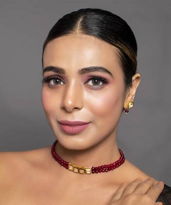 Mahroon Beaded Gold Toned Kundan Inspired Choker With Earrings 1