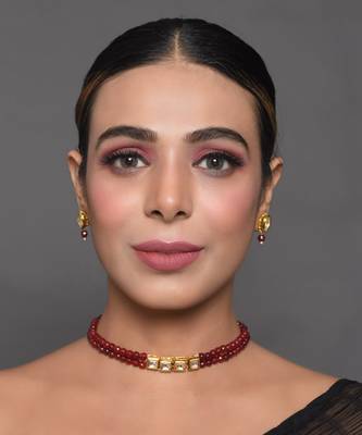 Mahroon Beaded Gold Toned Kundan Inspired Choker With Earrings 3