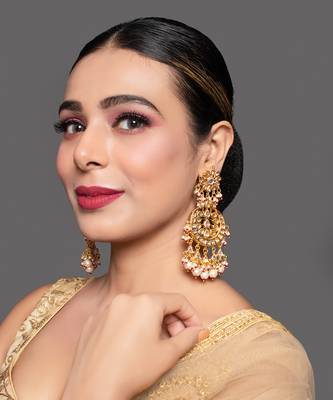 Gold Toned Kundan Crescent Shaped Earring 1