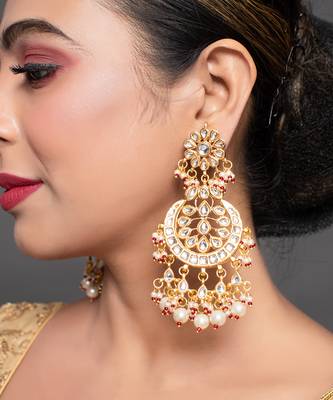 Gold Toned Kundan Crescent Shaped Earring 2
