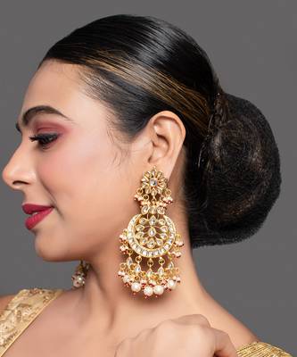 Gold Toned Kundan Crescent Shaped Earring 3