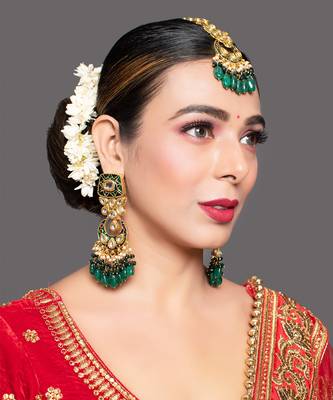 Handcrafted Kundan Emerald Beaded Earrings With Maangtikka 1