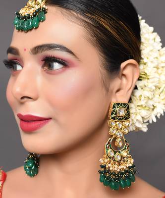Handcrafted Kundan Emerald Beaded Earrings With Maangtikka 3
