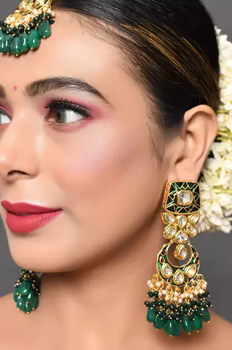 Handcrafted Kundan Emerald Beaded Earrings With Maangtikka