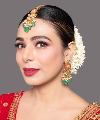 Red Gold Toned Kundan Earrings With Maangtikka 2
