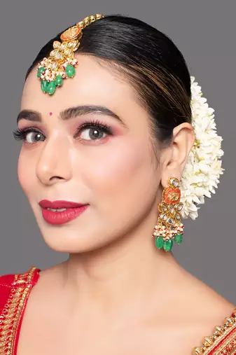 Red Gold Toned Kundan Earrings With Maangtikka