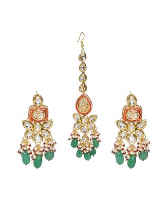 Red Gold Toned Kundan Earrings With Maangtikka 3